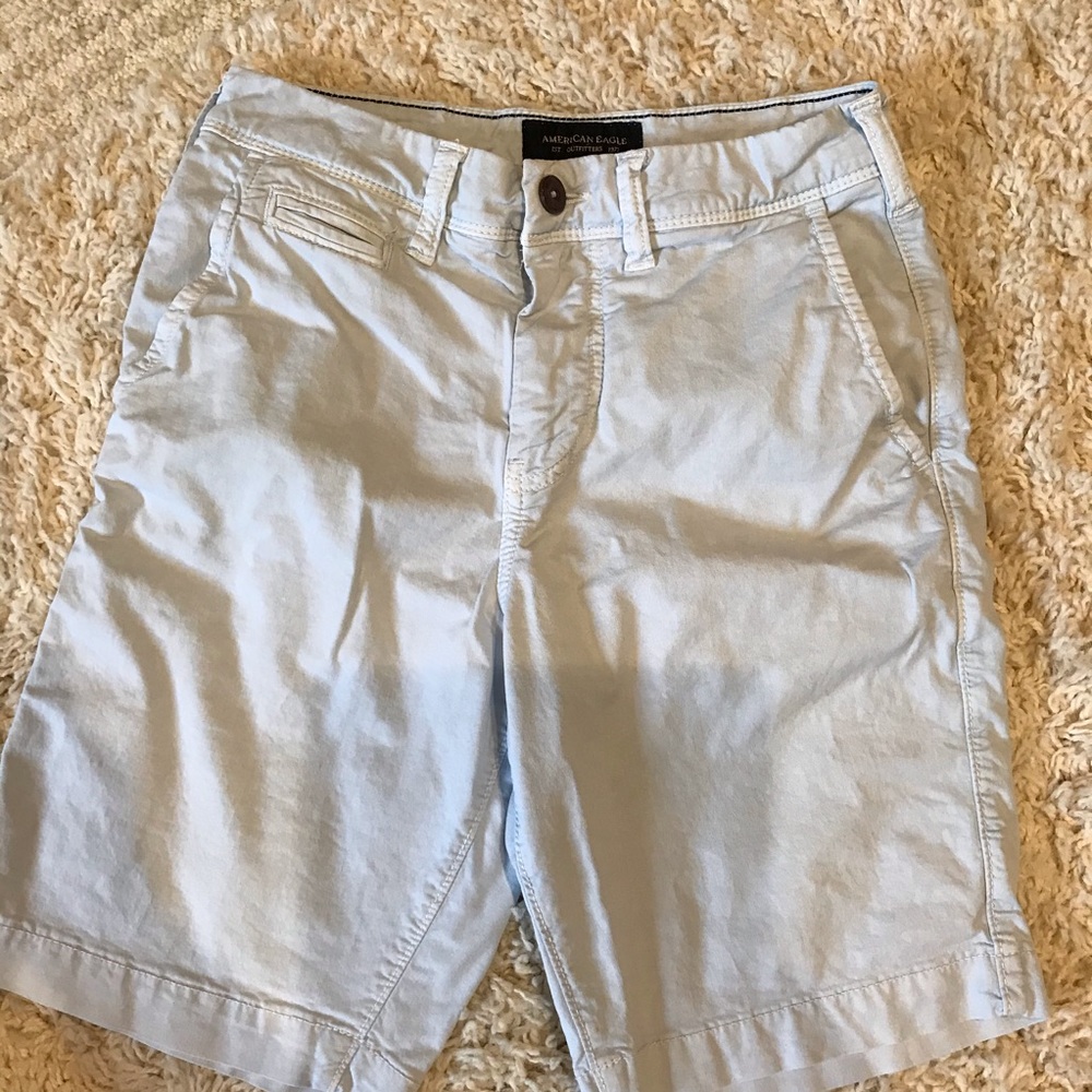 Young man’s pale blue cargo like short H5